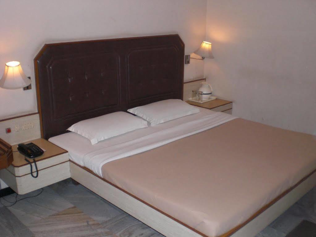 Hotel Padmam Madurai Exterior foto